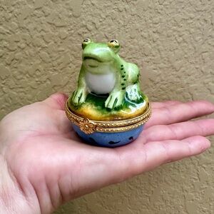 Frog Trinket Box Hand Painted Toad Lilly Pad Tadpoles Collectible